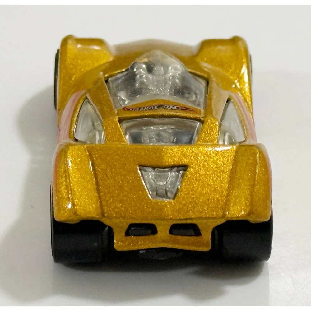 Hot Wheels Futurismo Toy Car‎ Kids 1:64 Gold Flake Pink Flame Purple Wheels